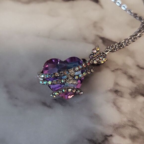 Enchanting Heart Butterfly Necklace Delicate Craftsmanship & Timeless Style - Picture 7 of 11